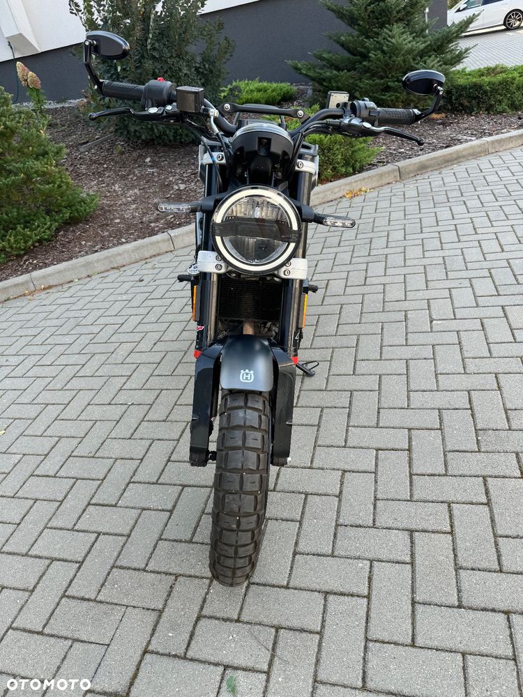 Husqvarna Svartpilen - 10