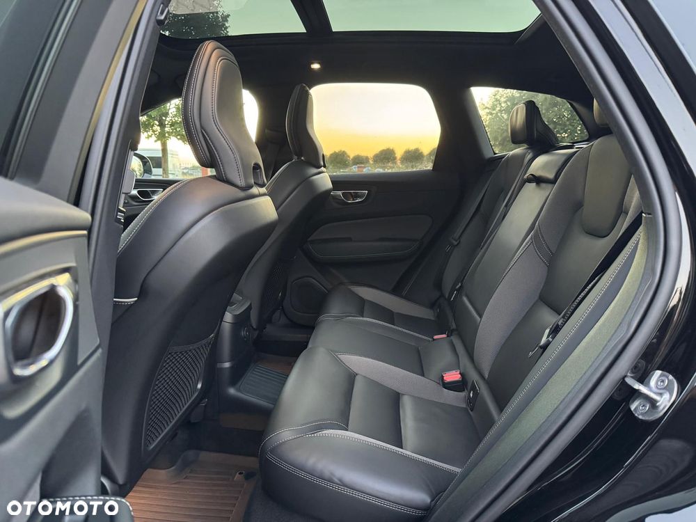 Volvo XC 60 T8 Plug-In Hybrid AWD Plus Black Edition - 29