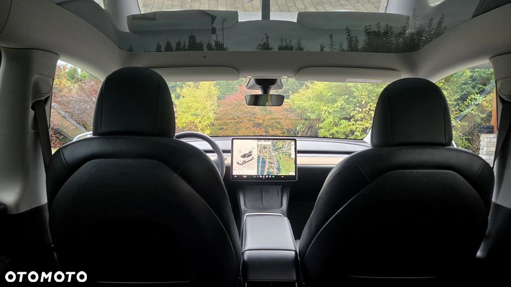 Tesla Model Y Long Range Dual Motor AWD - 29
