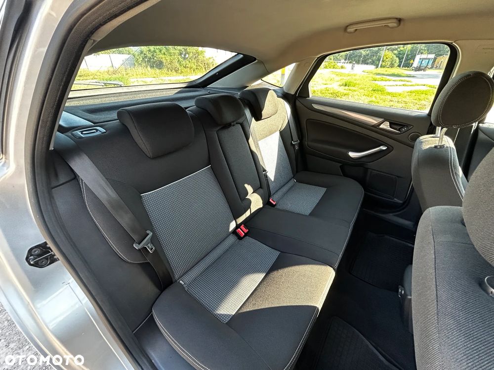 Ford Mondeo 2.0 TDCi Ambiente - 21