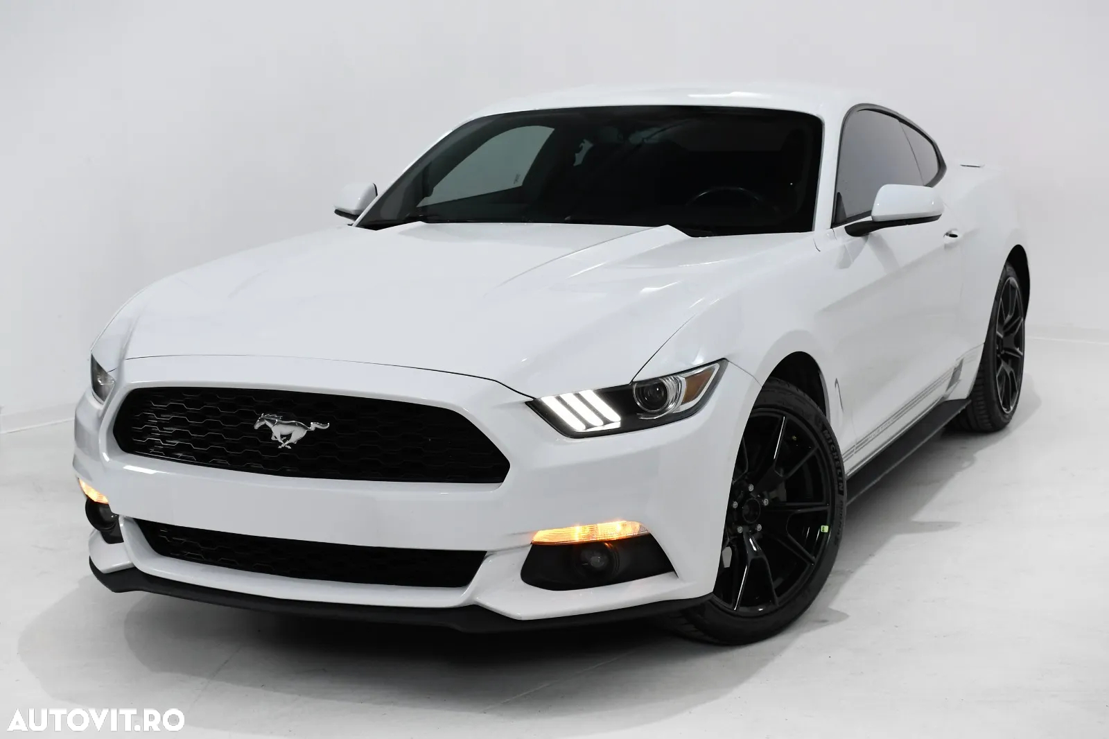 Ford Mustang 2.3 Eco Boost Aut. - 2