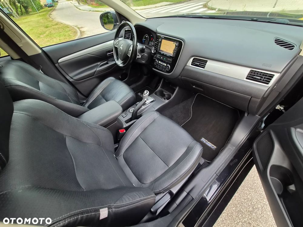 Mitsubishi Outlander 2.0 4WD Top - 22