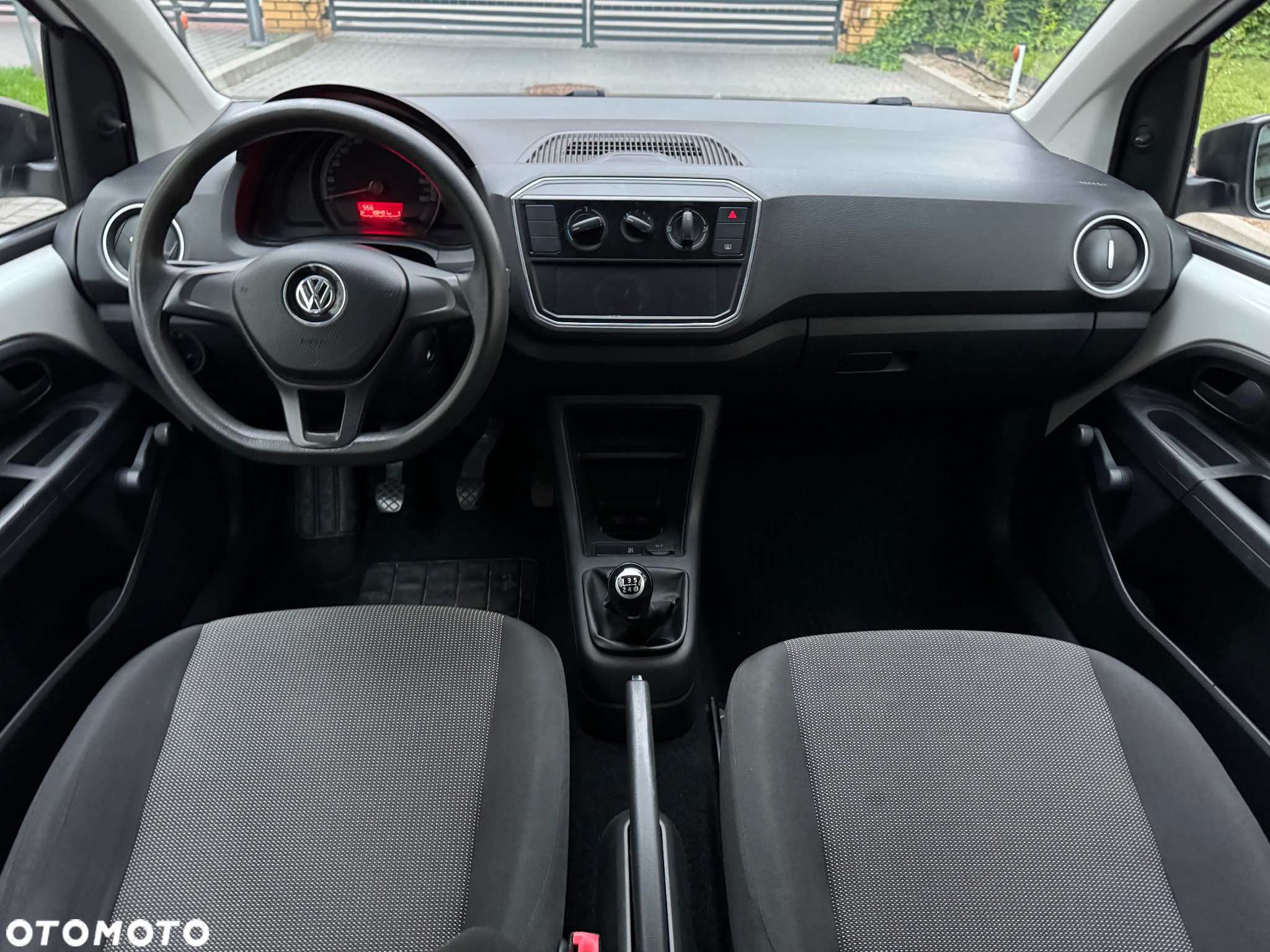 Volkswagen up! 1.0 beats - 7