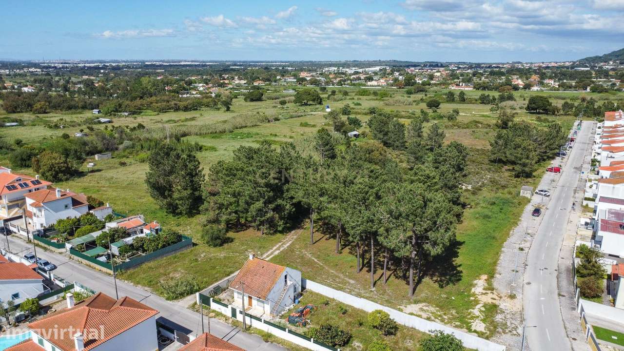 Terreno em Setúbal: Espaço Ideal para o Seu Projeto dos Sonhos - Grande imagem: 4/33