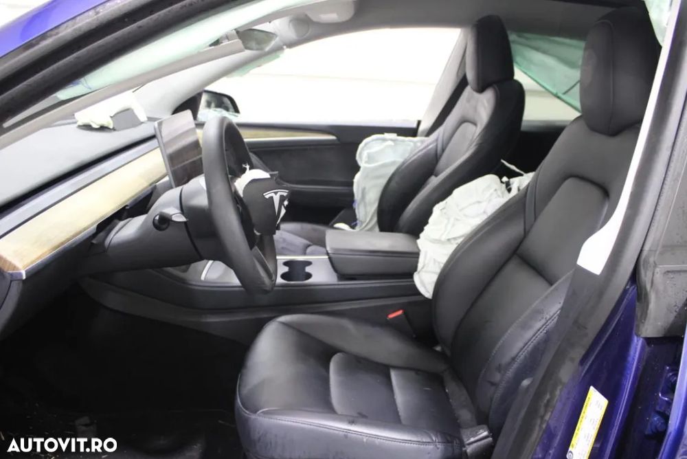 Tesla Model Y RWD - 4