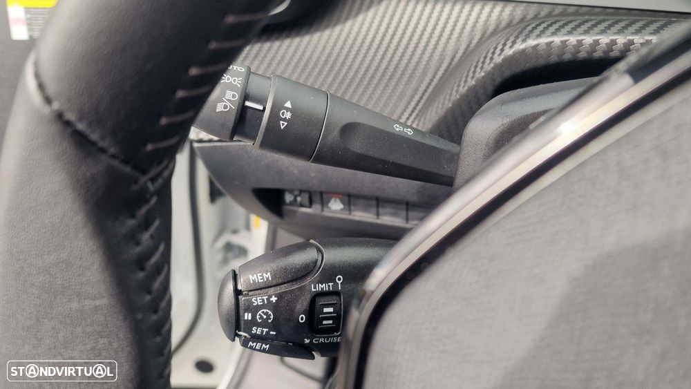 Peugeot e-2008 50 kWh Allure - 17