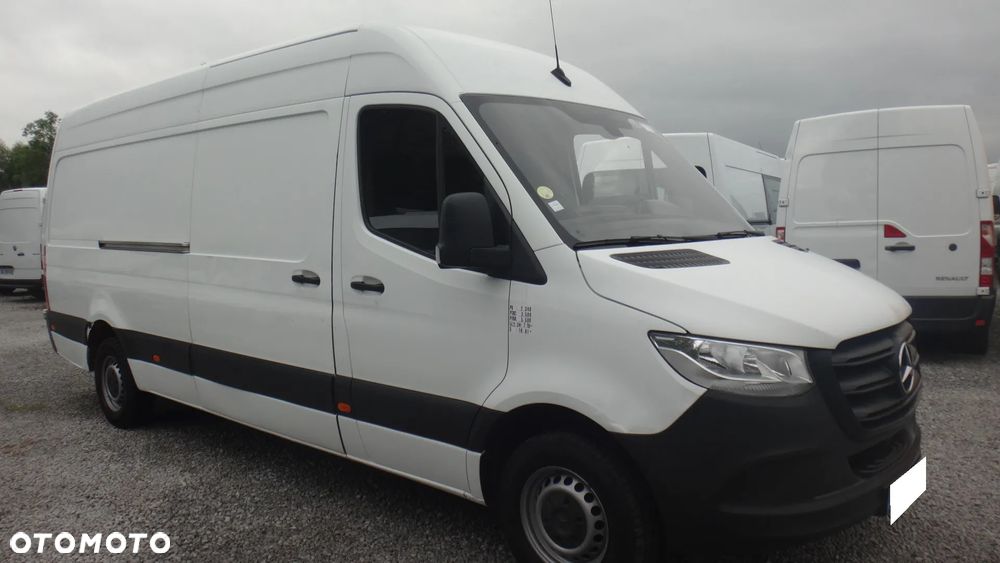 Mercedes-Benz Sprinter - 2