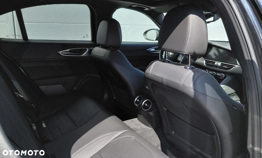Alfa Romeo Giulia 2.0 Turbo Veloce Q4 - 13