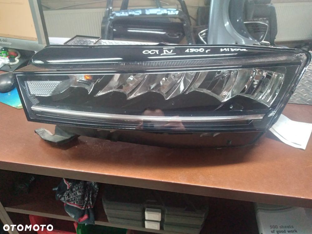 Skoda Octavia IV Reflektor Lampa Przód Lewa 5E4941015