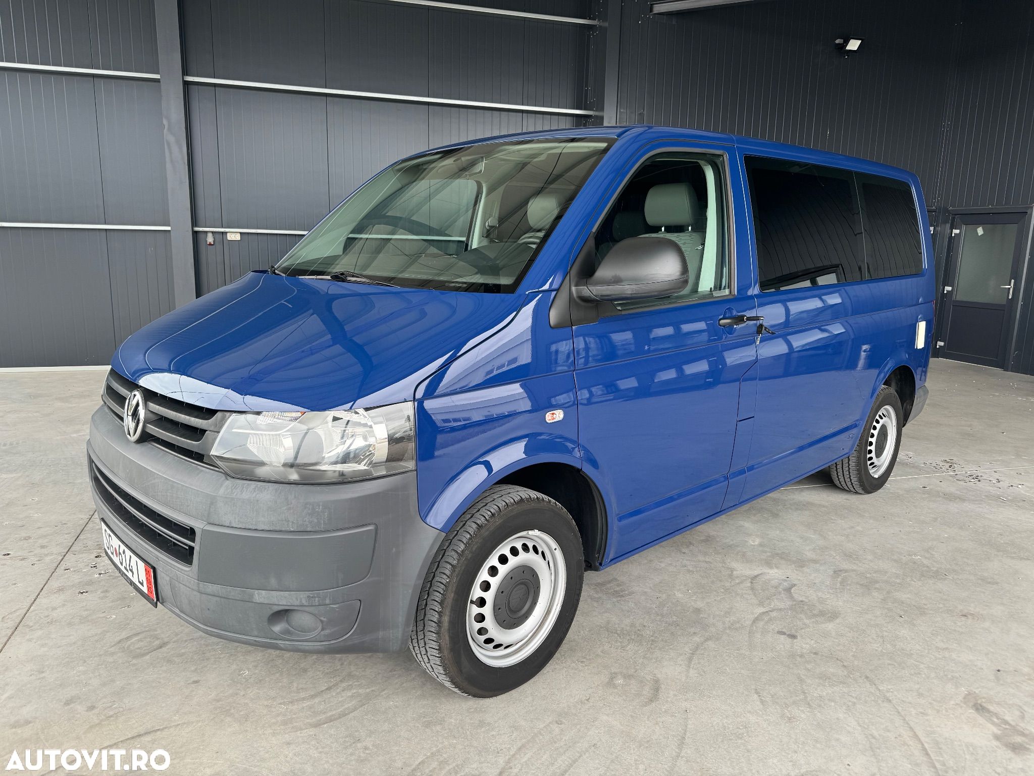 Volkswagen Transporter - 1