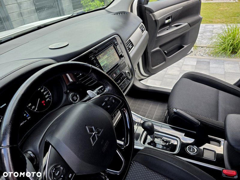 Mitsubishi Outlander 2.0 Intense + Navi 4WD CVT - 21