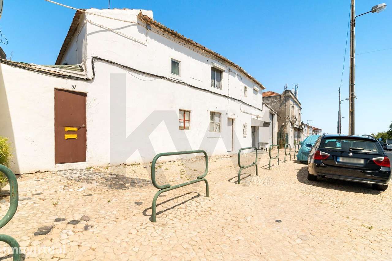 Prédio para Obras no Campo das Amoreiras, em Santa Clara – Lisboa - Grande imagem: 2/25