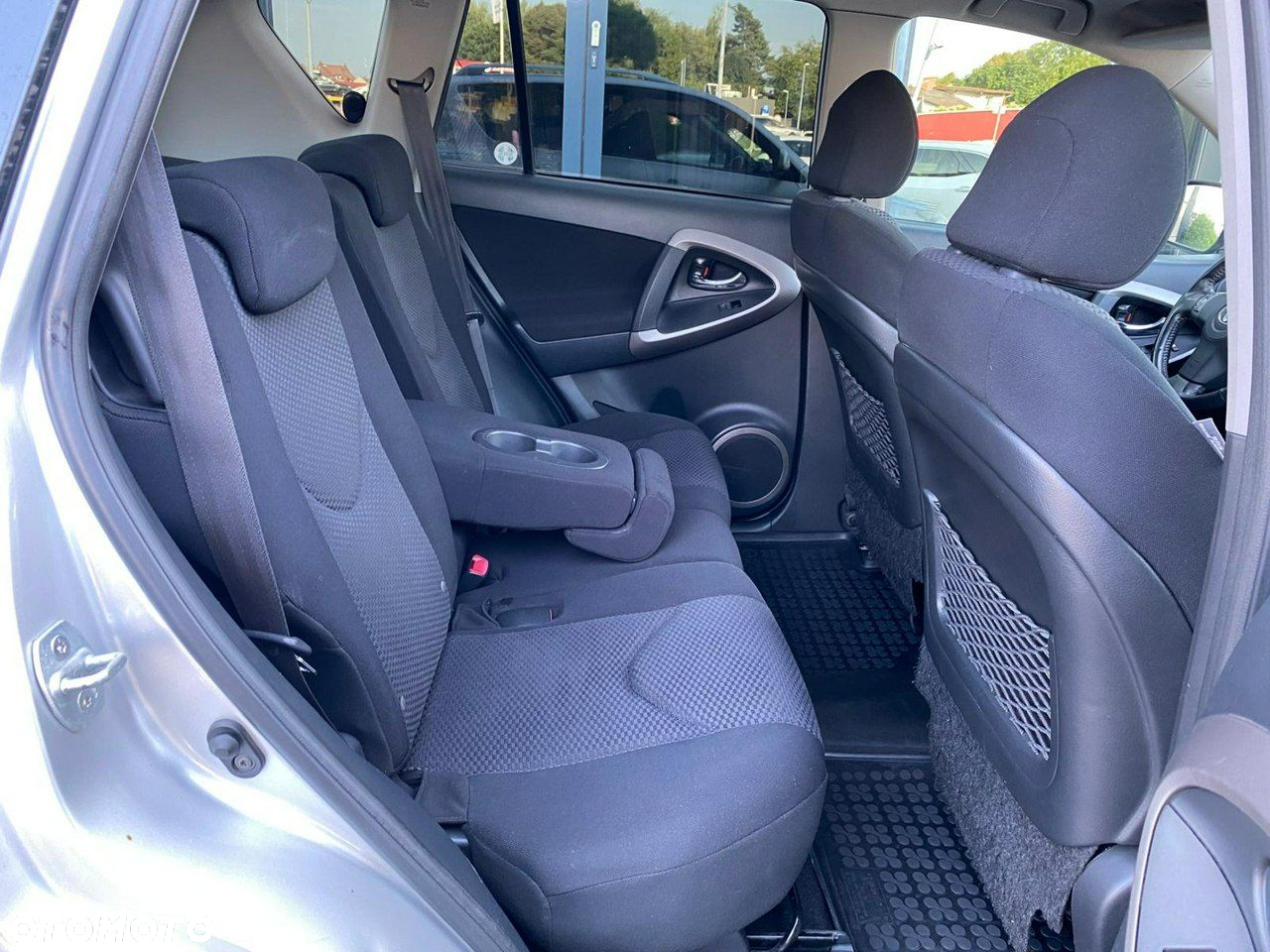 Toyota RAV4 - 8