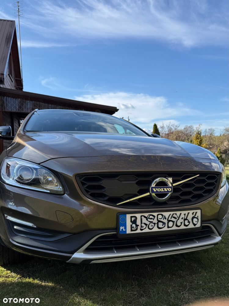 Volvo V60 Cross Country - 1