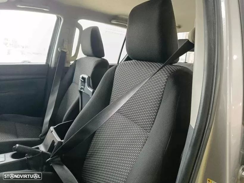 Toyota Hilux 2.4 D-4D 4WD Tracker - 4