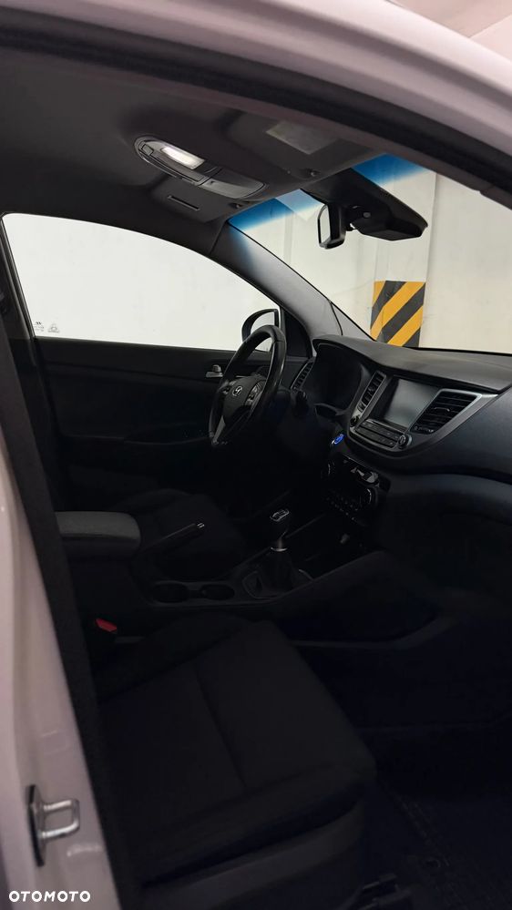 Hyundai Tucson 2.0 CRDI BlueDrive Style 2WD - 28