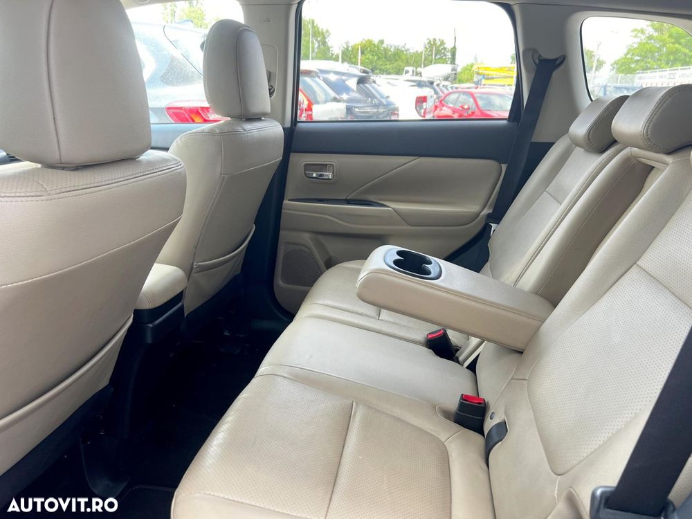 Mitsubishi Outlander - 26