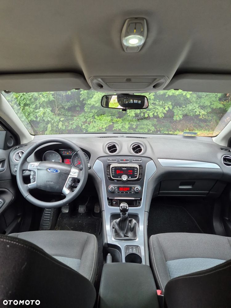 Ford Mondeo 1.6 Ambiente - 2