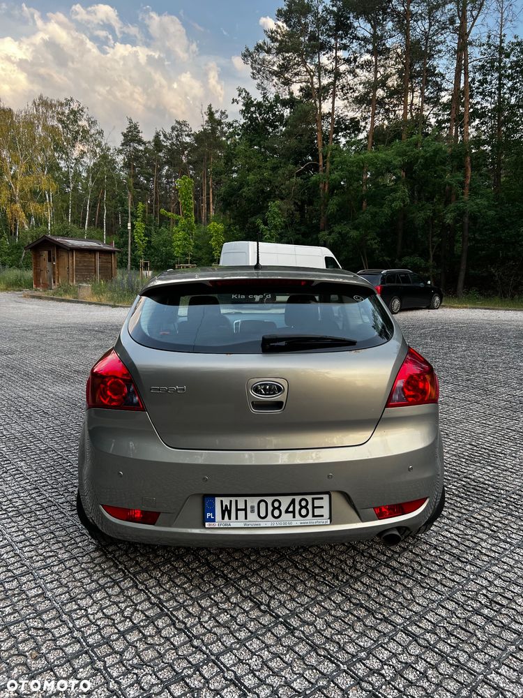 Kia Ceed - 8