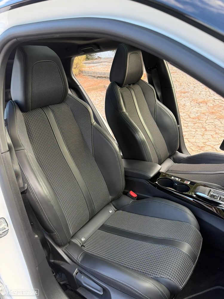 Peugeot 2008 1.2 PureTech GT Line EAT8 - 14