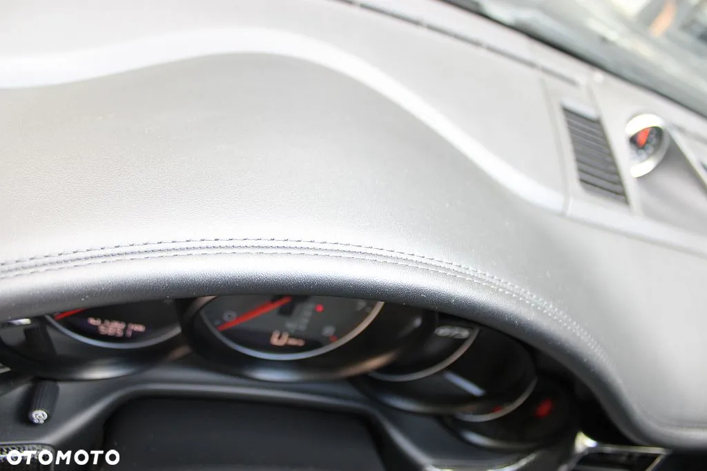 Porsche Panamera GTS PDK - 20