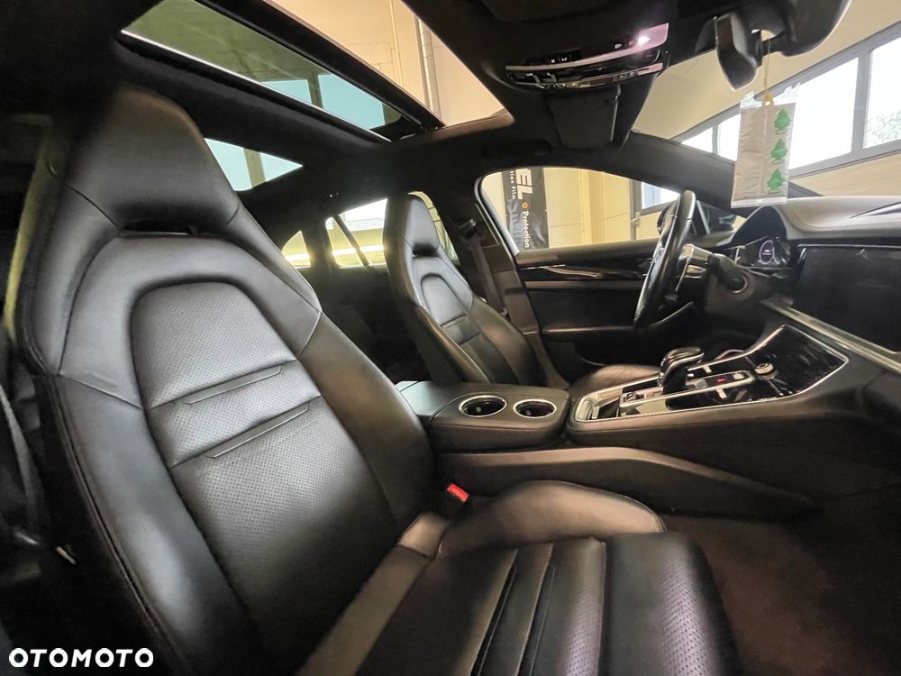 Porsche Panamera - 23