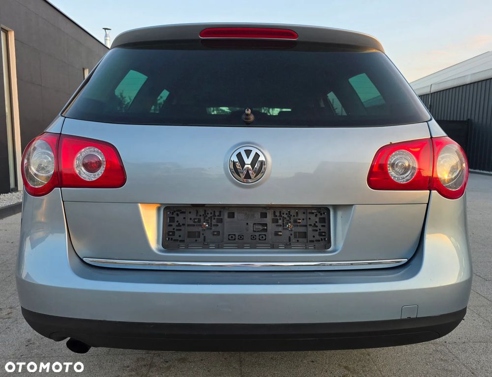 Volkswagen Passat 1.6 FSI Comfortline - 7
