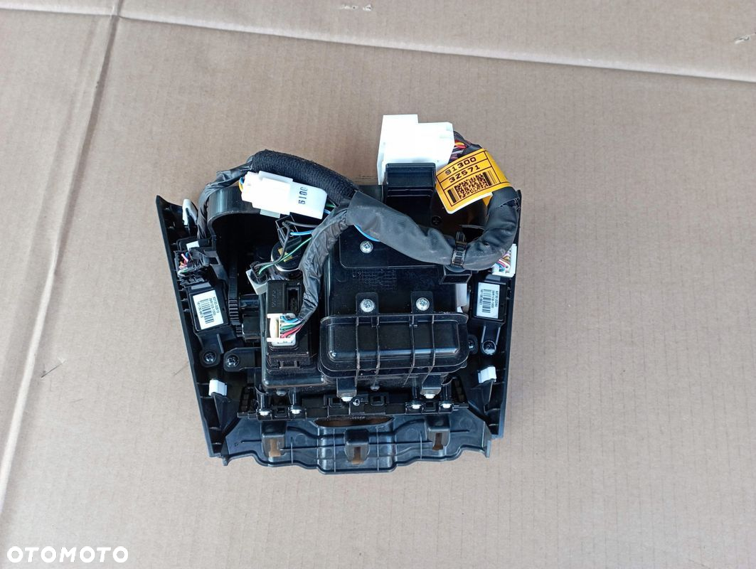 HYUNDAI I40 KOMBI SCHOWEK KONSOLI USB 84635-3Z100 - 2