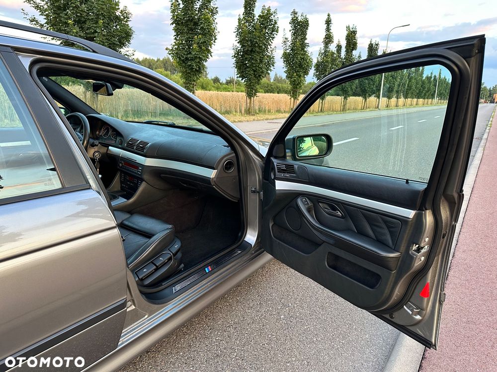 BMW Seria 5 520i Touring Edition Sport - 23