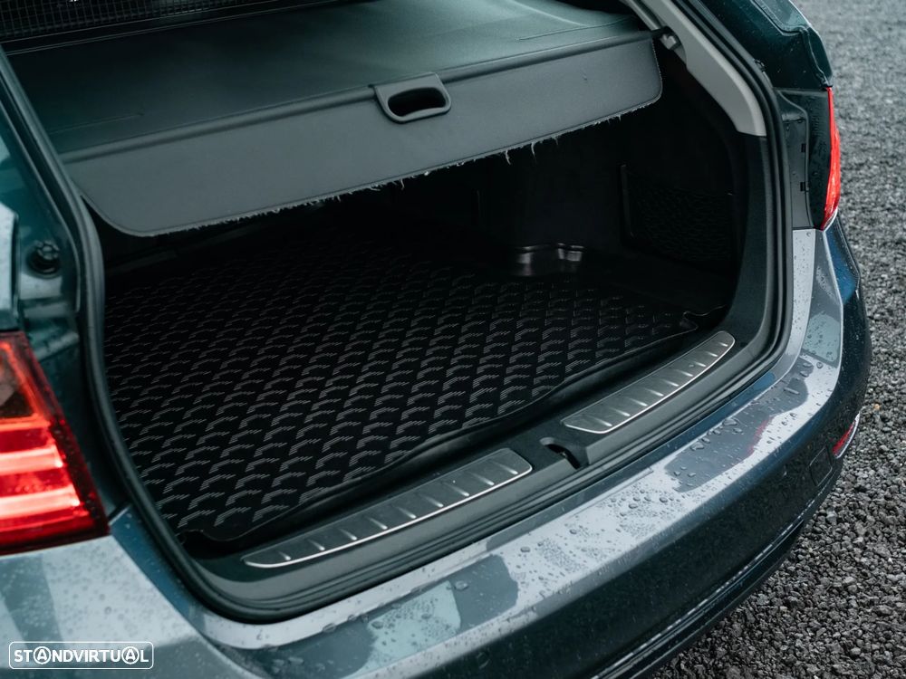 BMW 318 d Sport Line - 11