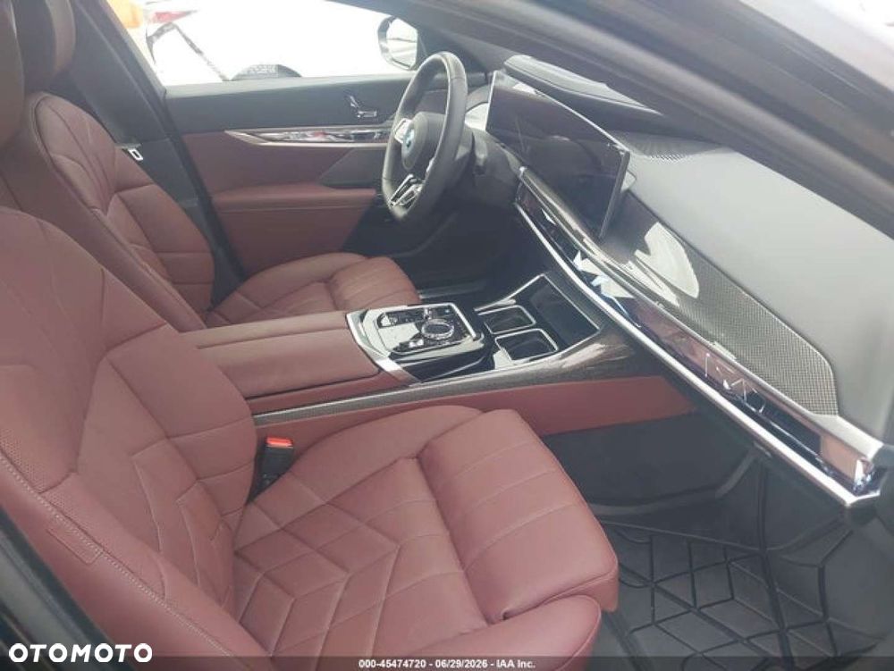 BMW i7 - 10