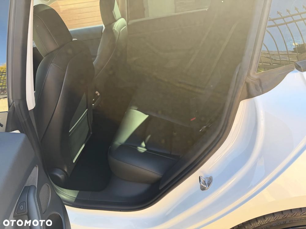 Tesla Model 3 - 8