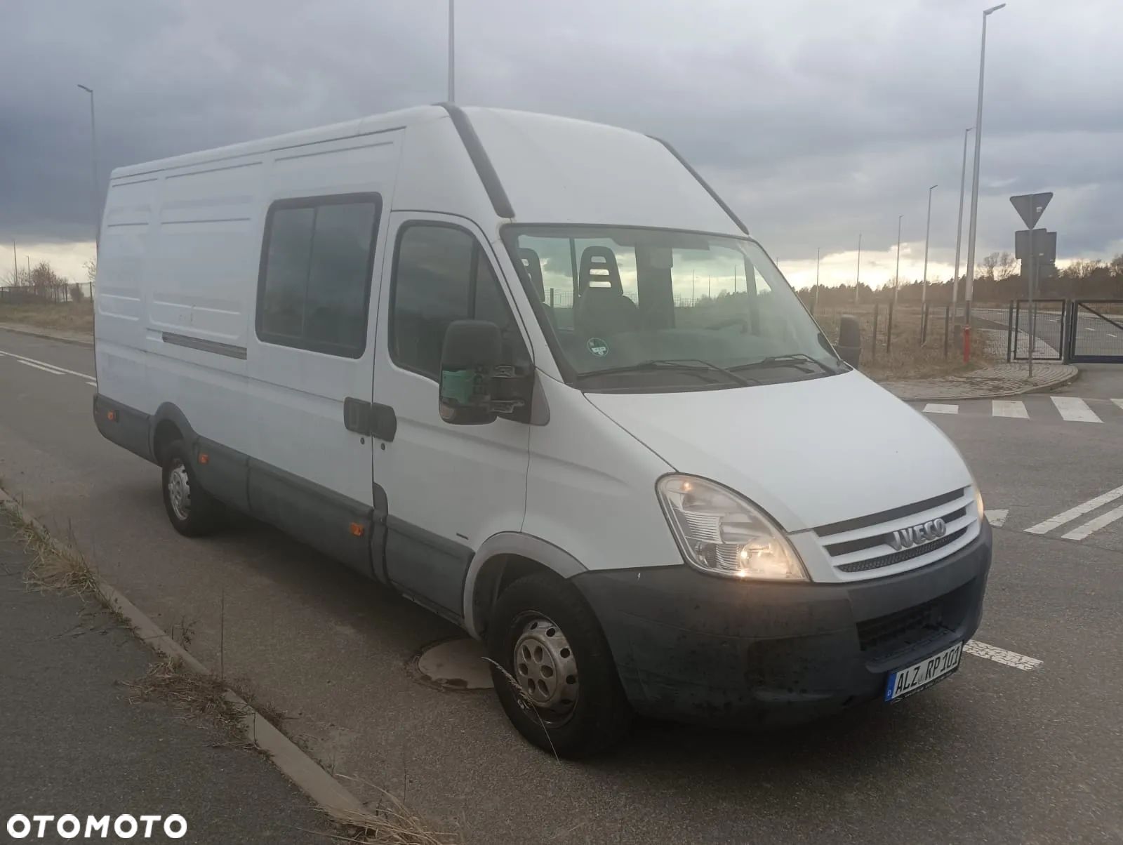 Iveco DAILY 35S14 MAXI BRYGADÓWKA 6 osób - 1