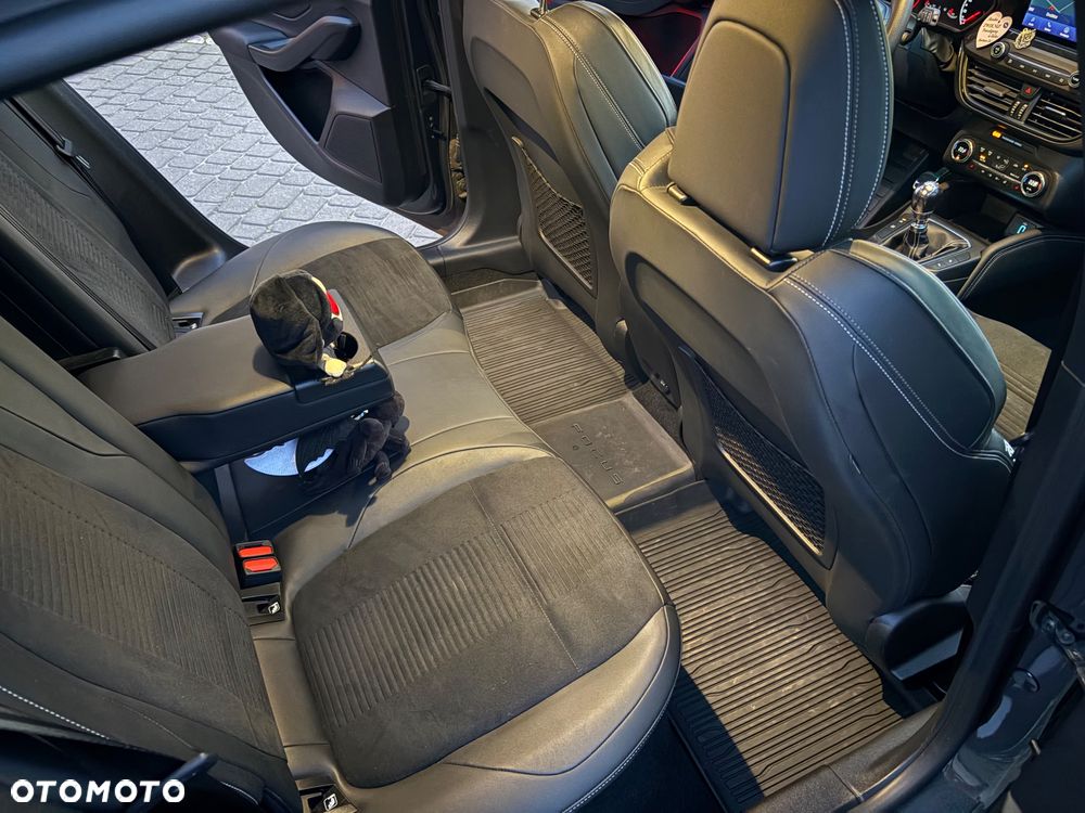 Ford Focus 2.3 EcoBoost ST - 19