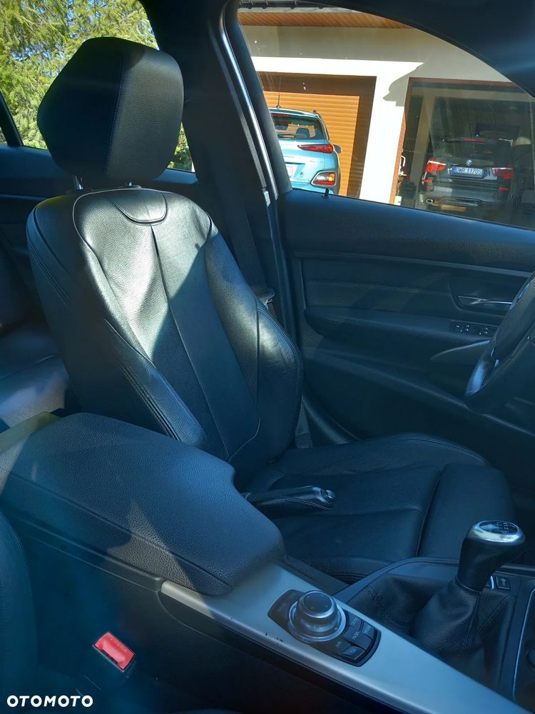 BMW Seria 3 316d - 14