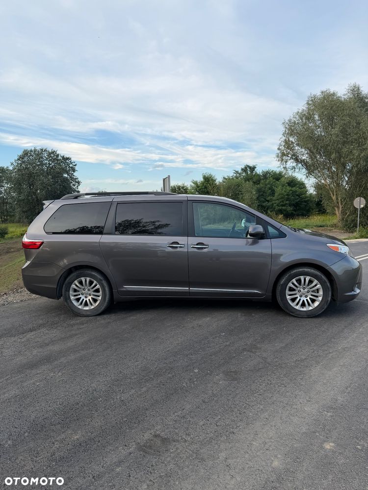 Toyota Sienna 3.5 V6 - 3