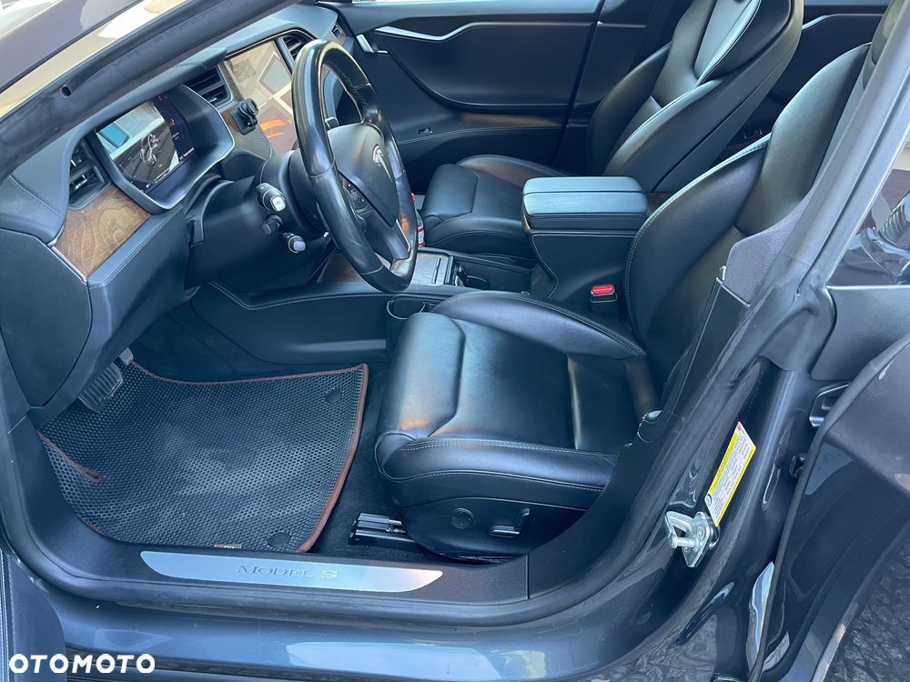 Tesla Model S - 10