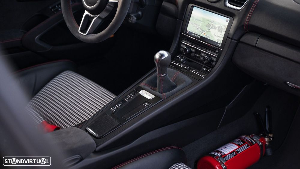 Porsche Cayman GT4 - 45