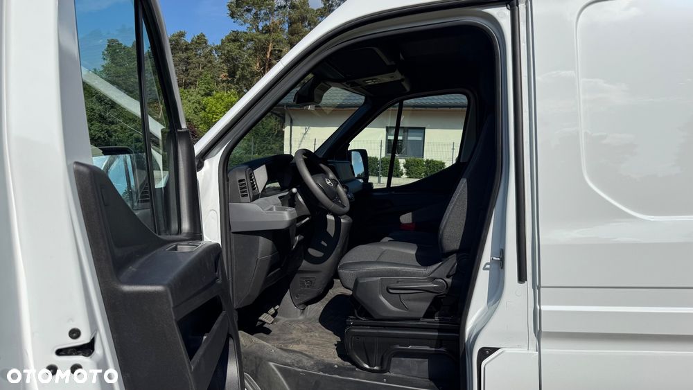 Nissan INTERSTAR - 12