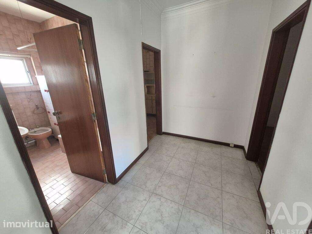 Andar de moradia T2 em Laranjeiro e Feijó - Grande imagem: 4/18