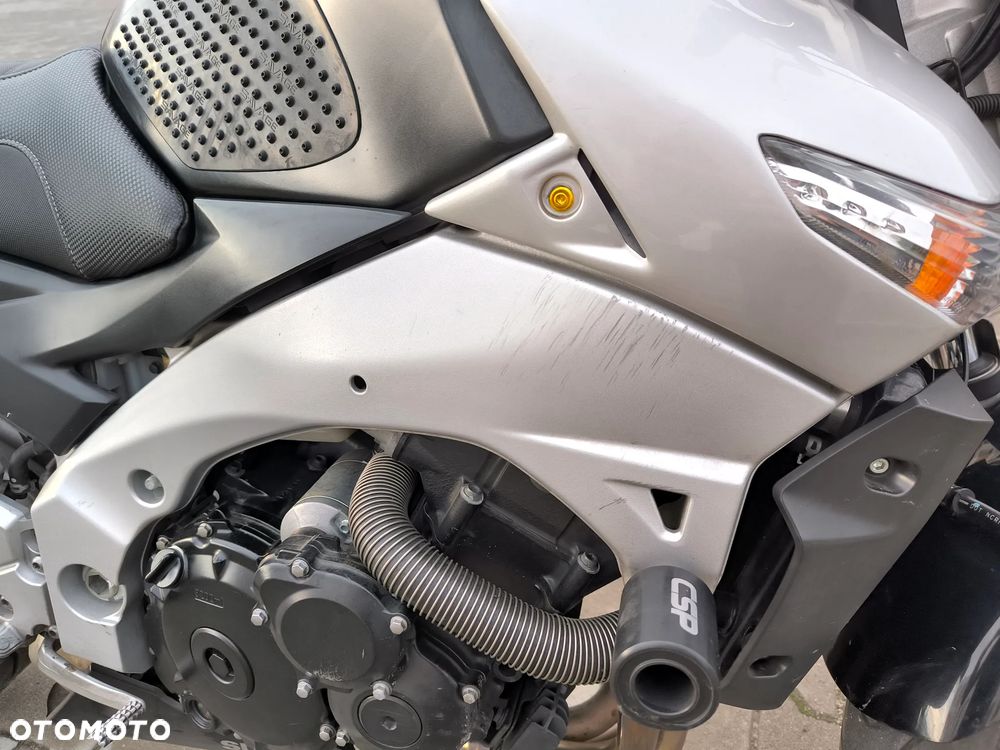 Suzuki GSR - 14