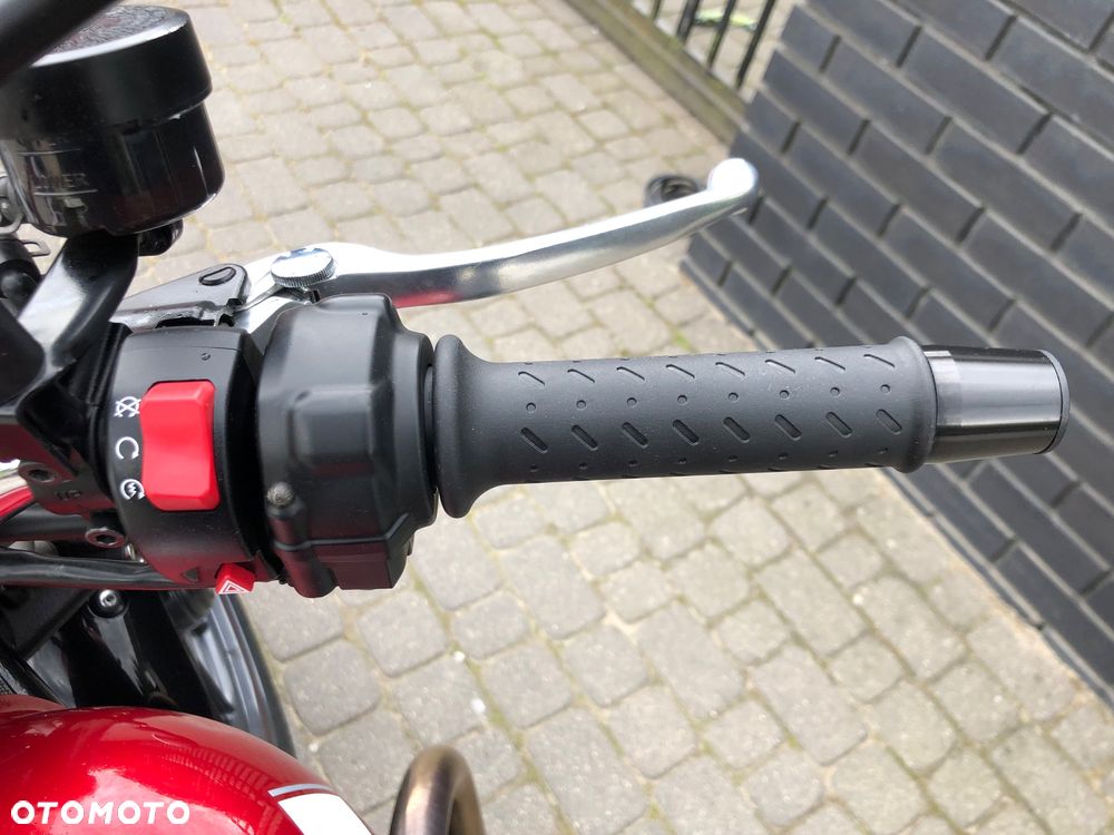 Triumph Street Twin - 19