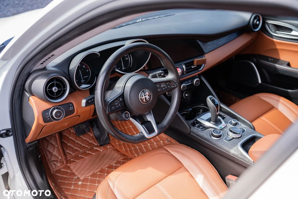 Alfa Romeo Giulia - 14