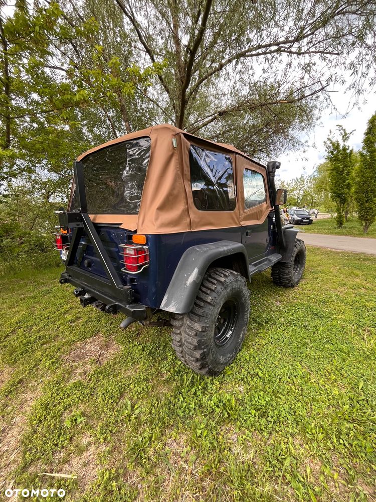 Jeep Wrangler - 8