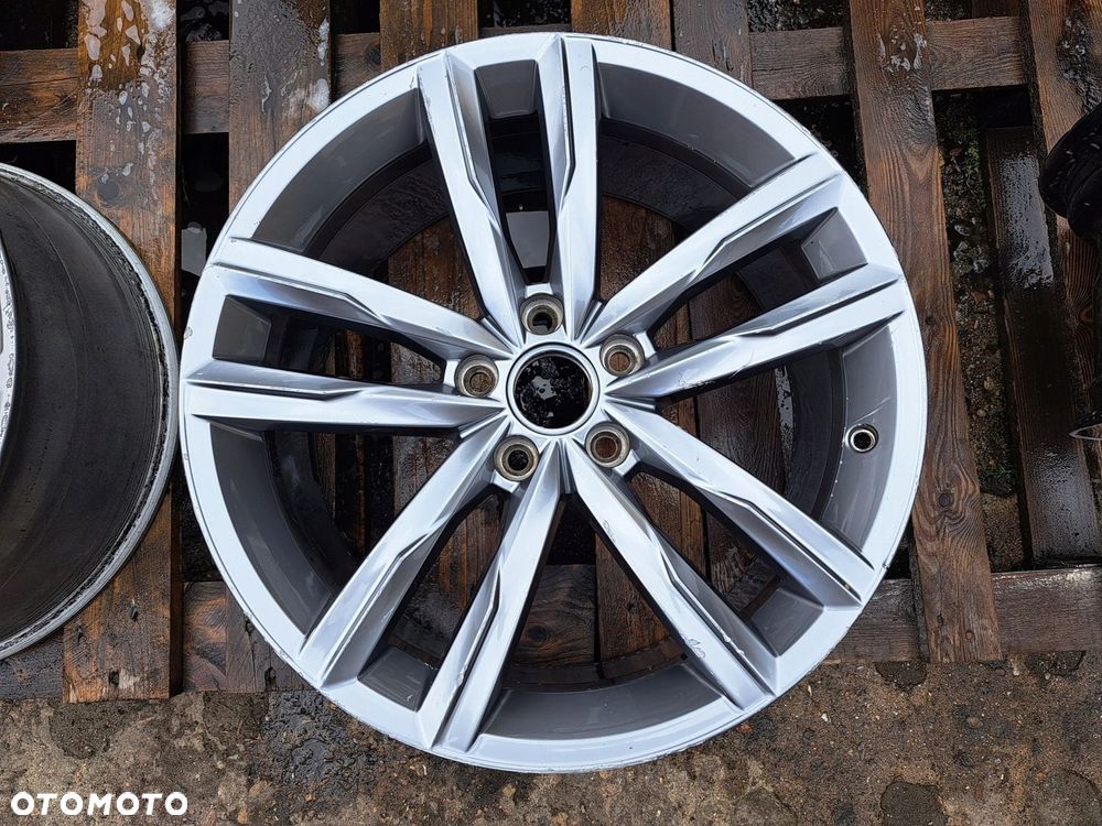 Oryg. VW Volkswagen Passat B8 3g0 18 R-Line 3g0601025 4686 - 1