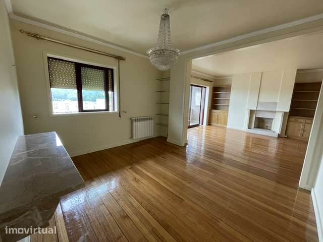 Espaçoso apartamento T2 com garagem no centro de Famalicão - Grande imagem: 4/15