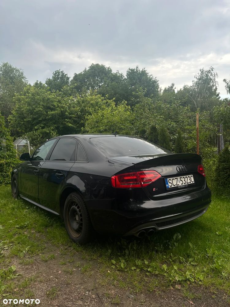 Audi A4 Limousine - 1