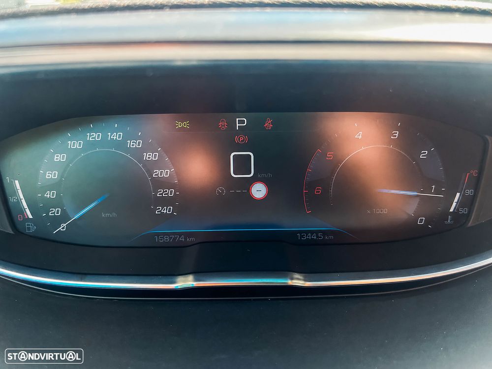 Peugeot 5008 1.5 BlueHDi Allure Pack EAT8 - 19