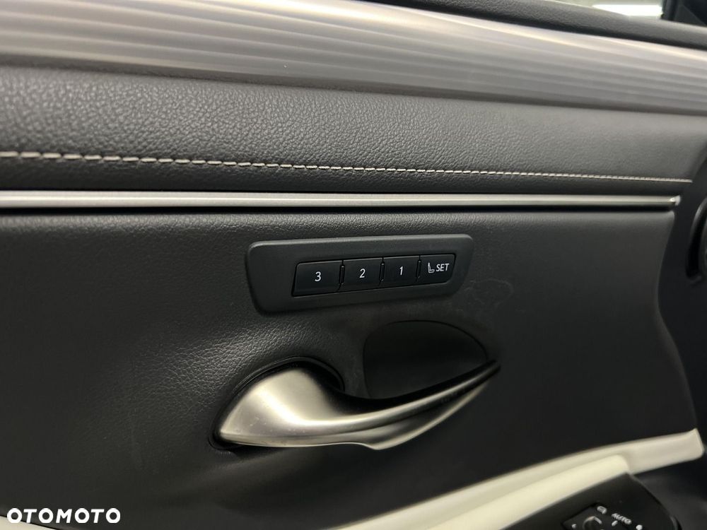 Lexus ES 300h F Sport Edition - 28