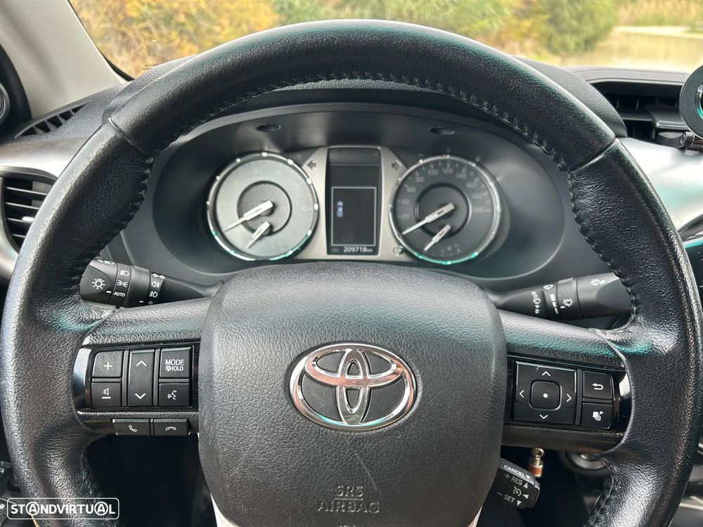 Toyota Hilux 2.4 D-4D 4WD CD Tracker - 21